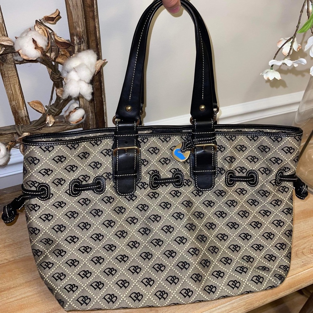 Vintage Dooney & Bourke medium chiara bag